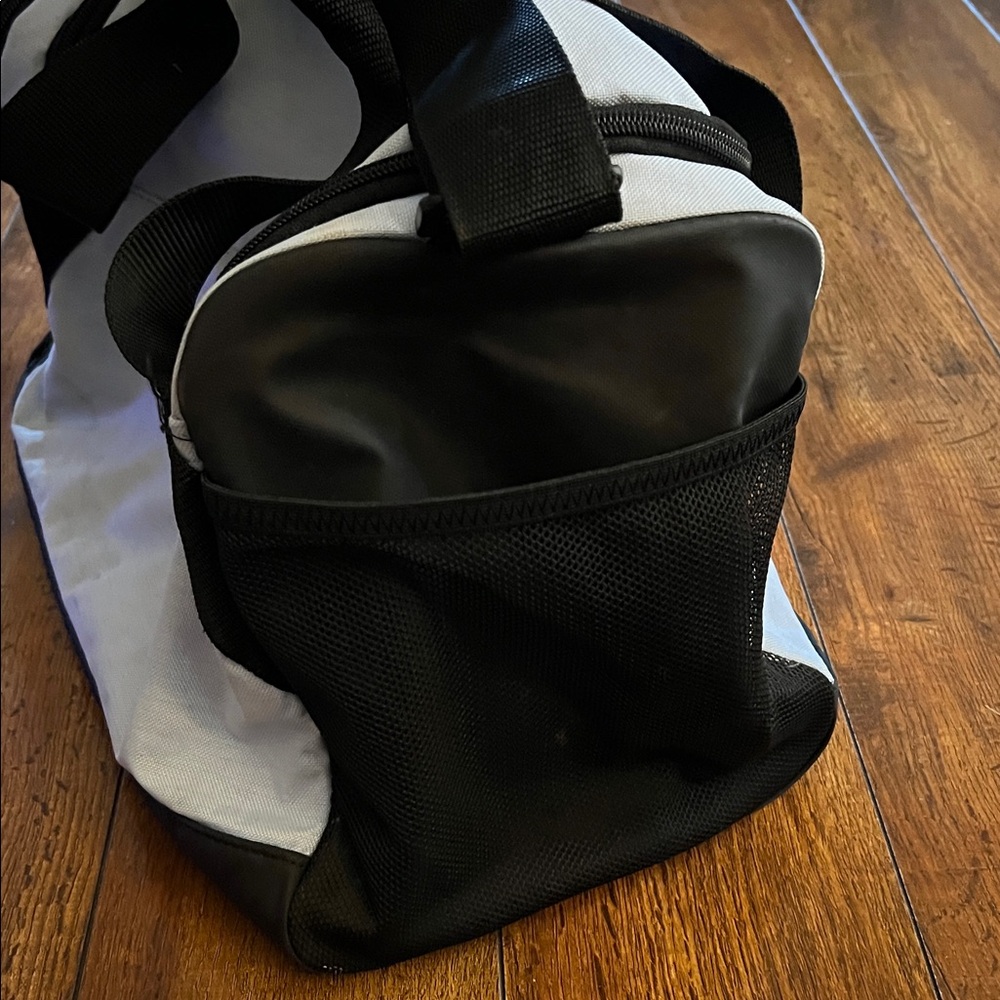 Nike Gym Duffel Bag - Picture 2 of 3